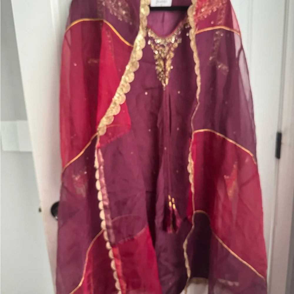 Zaaviay - Chic Burgundy and Gold Women's Suit ( Ranjhana -Three Piece) - Picture 6 of 14